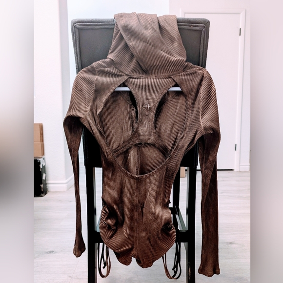 SOLD NWOT Darker Wavs Crossfade Hooded Long Sleeve Romper - Picture 3 of 10